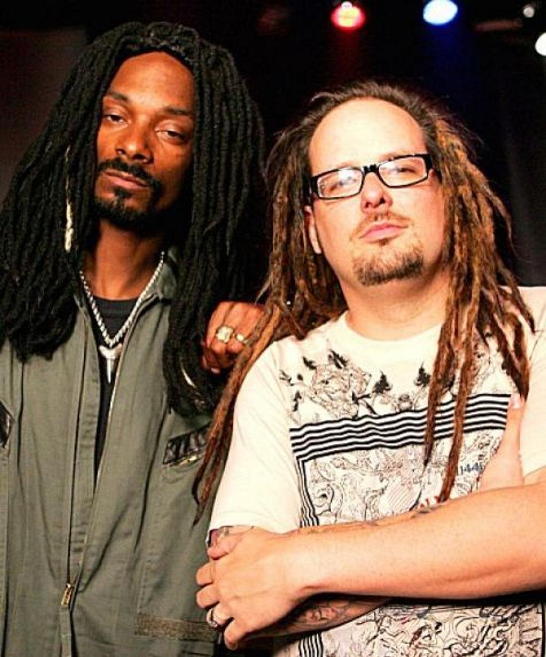 Schräge Kollabo: Snoop Dogg (li.)  spielt Munky Schaffer, den Bandkollegen von Korn-Frontmann Jonathan Davies (r.)