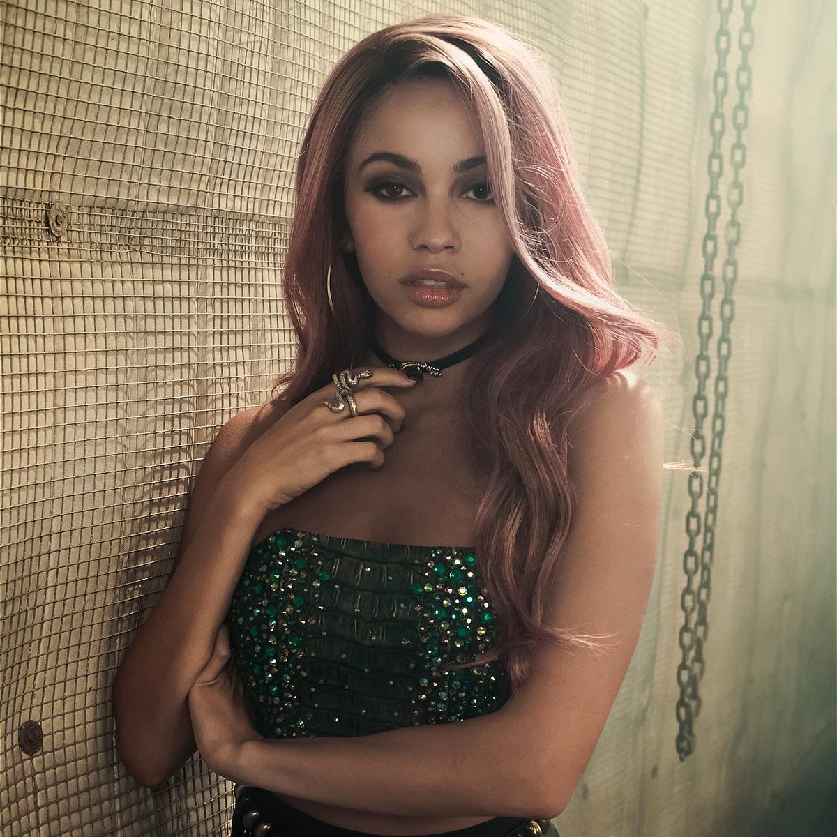 Riverdale Dreharbeiten gestartet: Vanessa Morgan mit Baby am Set!