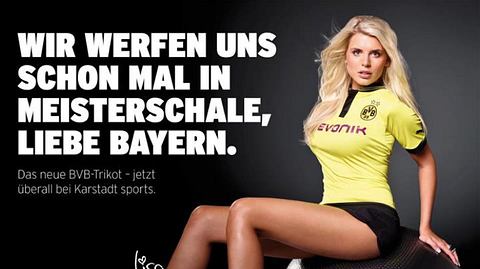 Lisa Rossenbach präsentiert in einer Werbekampagne das neue Trikot von Borussia Dortmund.