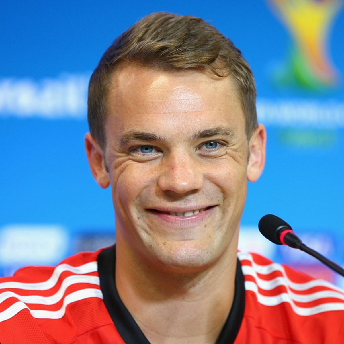 Ist Manuel Neuer frisch verliebt?