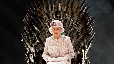 Unsere Bildmontage: so könnte es aussehen, wenn die Queen auf dem Eisernen Thron Platz nimmt!