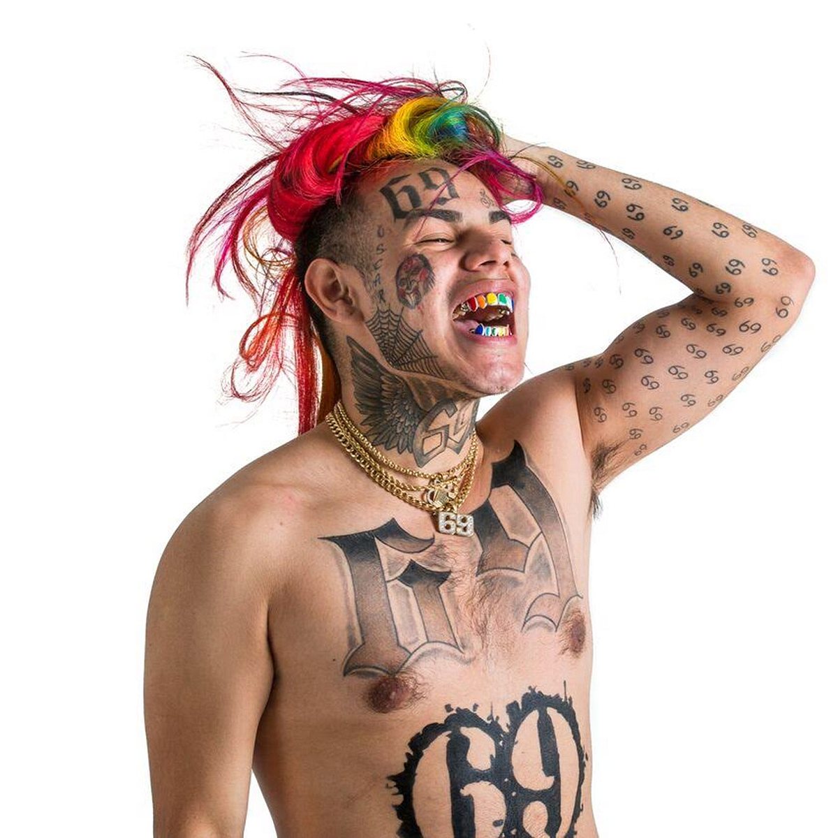 6ix9ine ist einer der erfolgreichsten Rapper doch jetzt sitzt er im Knast.