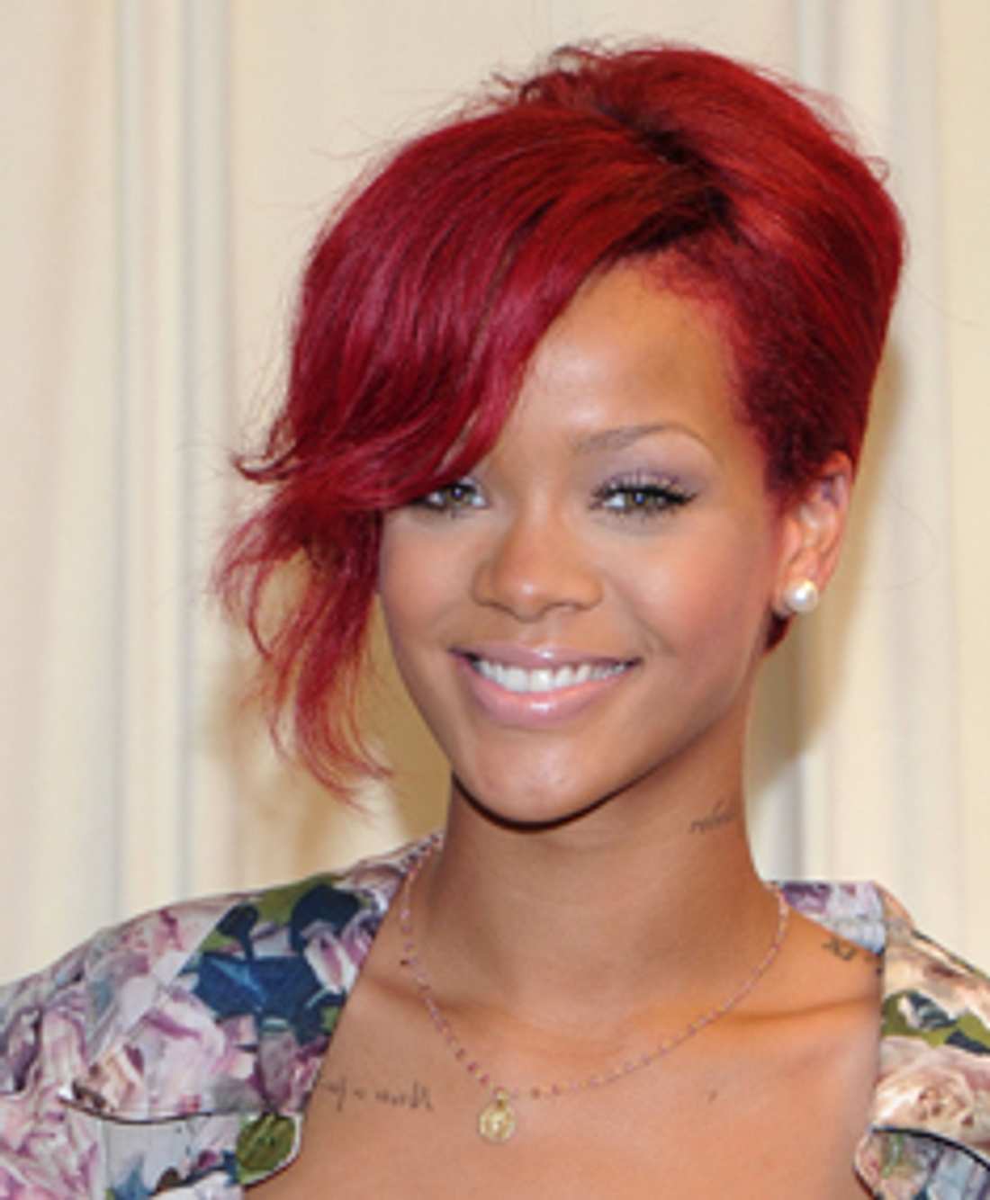 Rihannas rote Haare bringen einige Probleme mit sich!