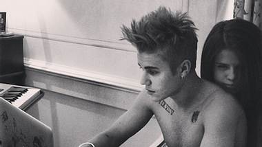 Am Wochenende postete Justin Bieber ein gemeinsames Bild mit Selena Gomez - das allerdings schon etwas älter sein müsste, da seine neuen Tattoos fehlen - Foto: Instagram / Justin Bieber