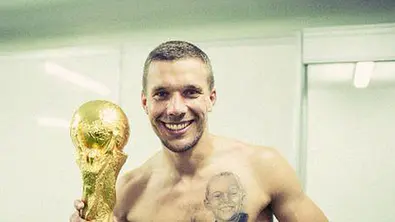 7cf8affe3fbb4beba7ff2b321ad16e3b - Foto: Lukas Podolski - Facebook