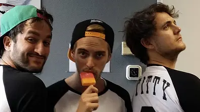 Die Promo für ihre WM-Single steht gerade im Vordergrund!