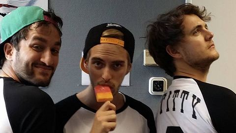 Die Promo für ihre WM-Single steht gerade im Vordergrund!