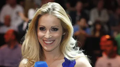 So schön kann der Fußball sein: Andrea Kaiser gehört zu den beliebtesten Sportmoderatorinnen in Deutschland. - Foto: imago