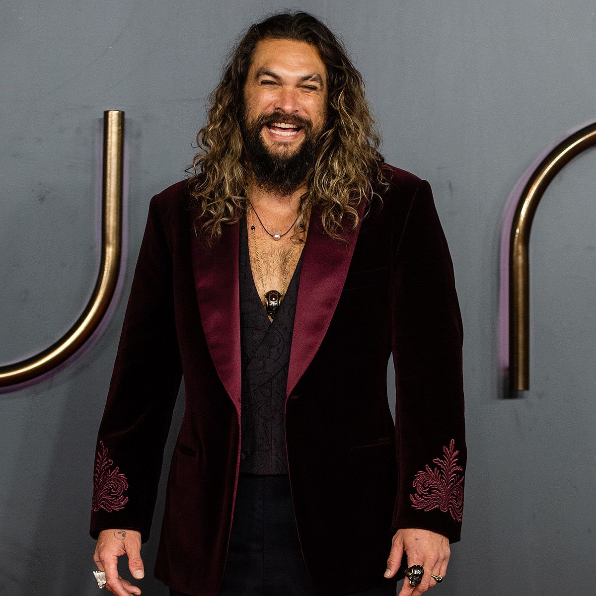 „Aquaman“-Star Jason Momoa rasiert Haare ab – aus krassem Grund! ?