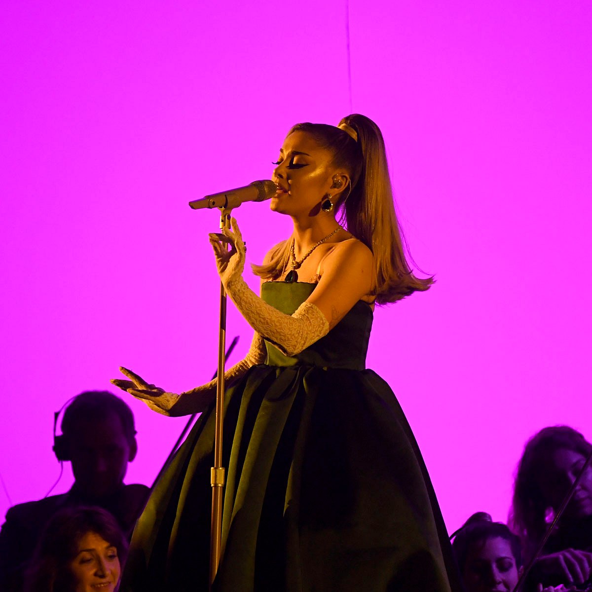 Ariana Grande hilft der LGBTQ+-Community