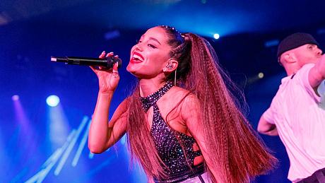 Arian Grande will unbedingt so schnell wie möglich wieder live auf der Bühne stehen - Foto: Getty Images