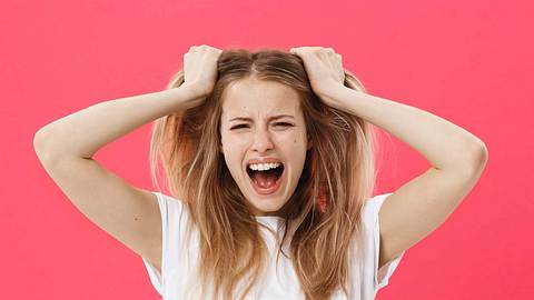 Bad hair day, bad hair day frisuren, frisuren für kurze haare, kurze haare bändigen, kurze haare, lange haare bändigen, lange haare frisuren, kurze haare stehen ab, abstehende haare, krause haare, tipps kurze haare - Foto: Alamy