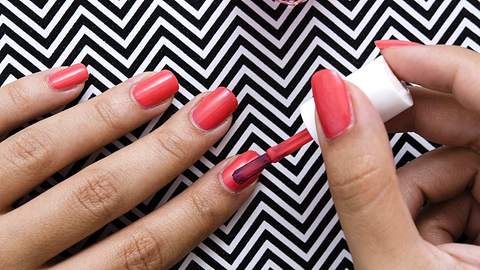 Beauty-Tipp: Nägel lackieren ohne Übermalen - Foto: Shutterstock