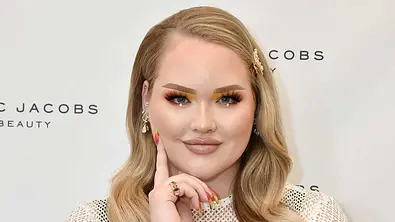 Beauty-YouTuberin Nikkie Tutorials bei „The Vampire Diaries“ - Foto: Getty Images