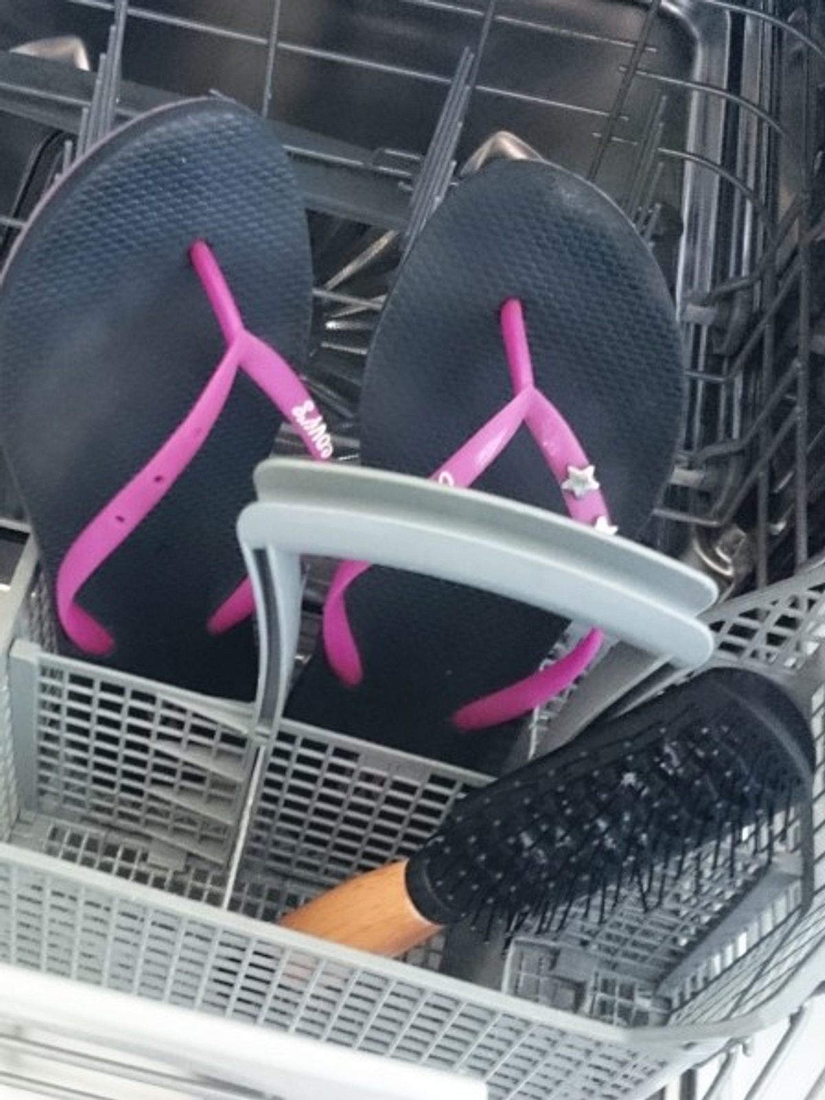 FlipFlops & Co. lassen sich im Nu in der Spülmaschine reinigen!