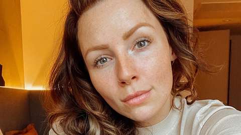 Denise verkörpert seit dem Jahr 2015 die Rolle der Emmi bei Berlin – Tag & Nacht. - Foto: Instagram @ denise.schwitalle