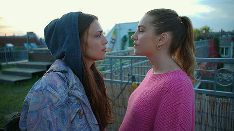 Berlin – Tag und Nacht: Olivia will Milla umbringen! 😱 - Foto: RTL II