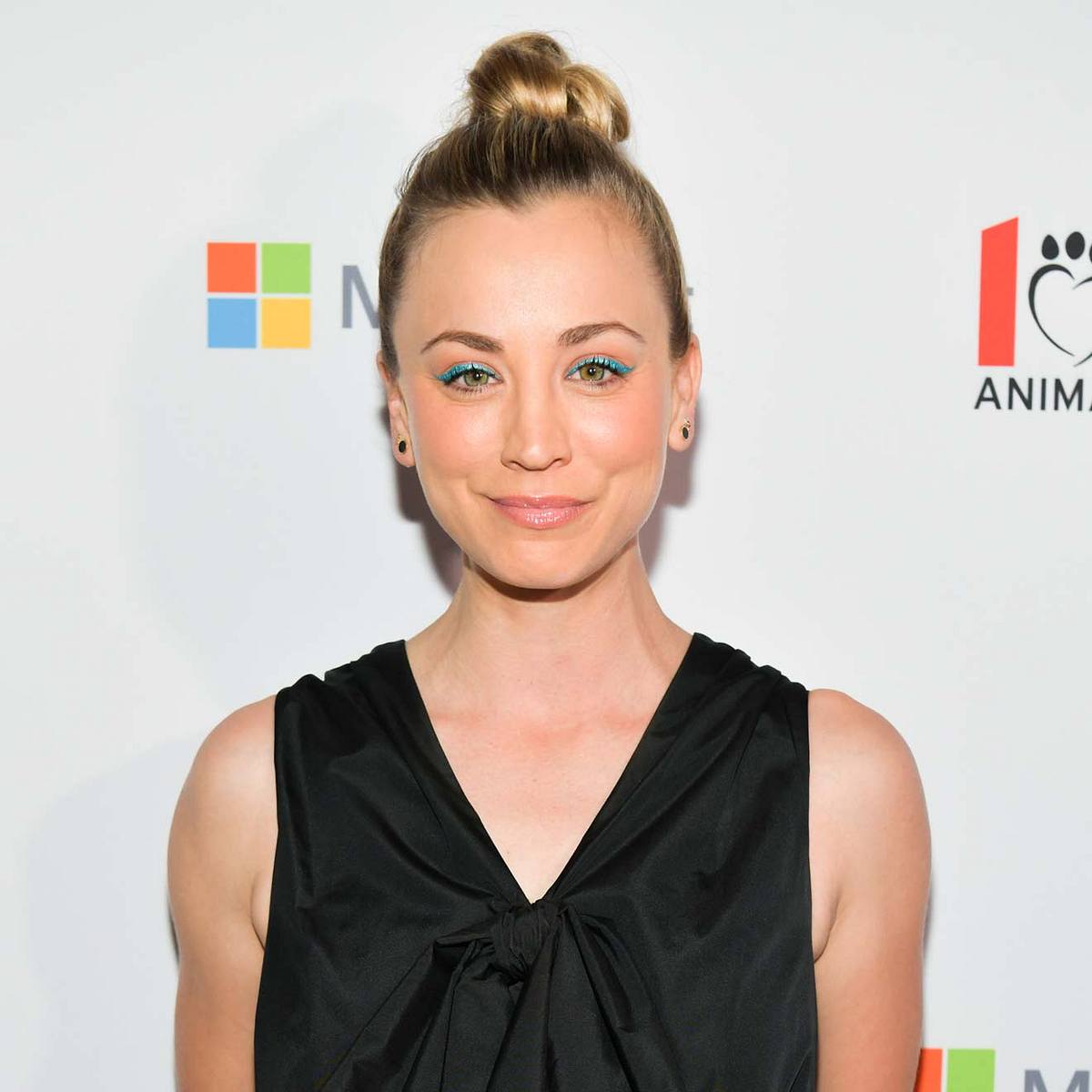 „Big Bang Theory“-Star Kaley Cuoco: Hate wegen Maske