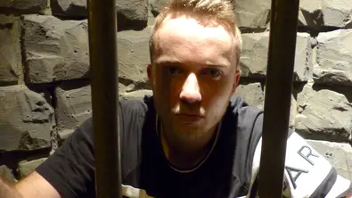 Jarow hat eine verdammt gruselige Nacht hinter sich - Foto: Jarow
