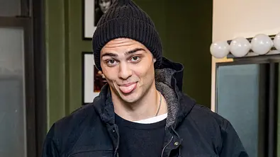 GameStop Netflix-Film mit Noah Centineo! - Foto: Getty Images /  Roy Rochlin