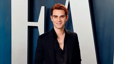 Riverdale-Star KJ Apa: So außergewöhnlich war sein Leben vor dem Erfolg - Foto: Getty Images / Taylor Hill