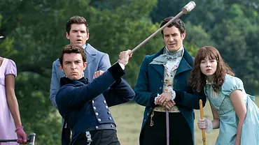 Bridgerton Set-Geheimnisse: Was ist denn da im Stiefel? - Foto: Liam Daniel / Netflix Bridgerton Set-Geheimnisse: Was ist denn da im Stiefel? - Foto: Liam Daniel / Netflix