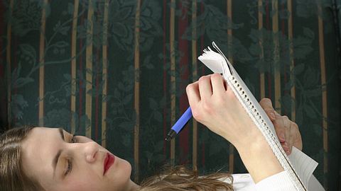 15 Jahre später schreibt sie dem Jungen, der sie in der Schule gemobbt hat - Foto: iStock