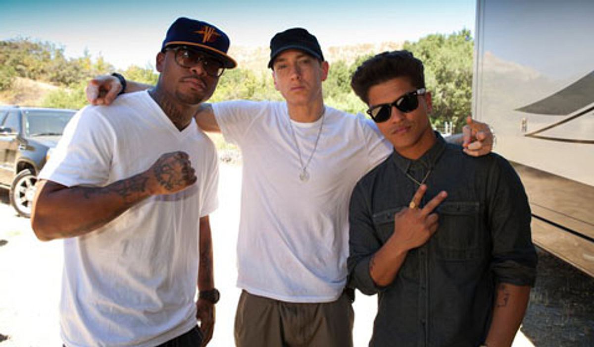 Royce Da 5'9, Eminem und Bruno Mars am Set des Videodrehs am 21. Juli 2011