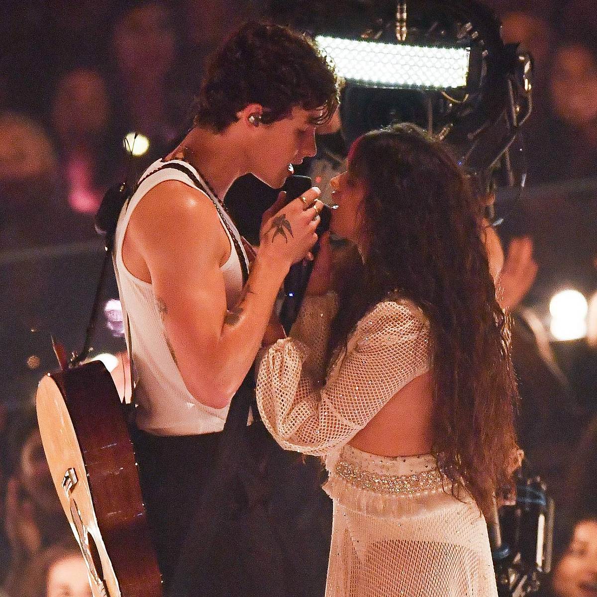 Camila Cabello & Shawn Mendes: So lustig reagieren die Stars auf den Fail-Kuss bei den VMAs
