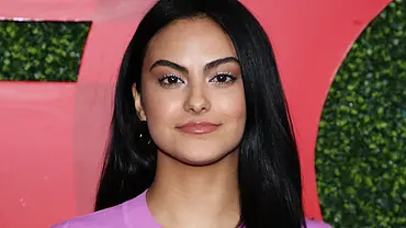 So unschuldig, wie Netflix-Star Camila Mendes aussieht, ist sie gar nicht - Foto: Getty Images So unschuldig, wie Netflix-Star Camila Mendes aussieht, ist sie gar nicht - Foto: Getty Images