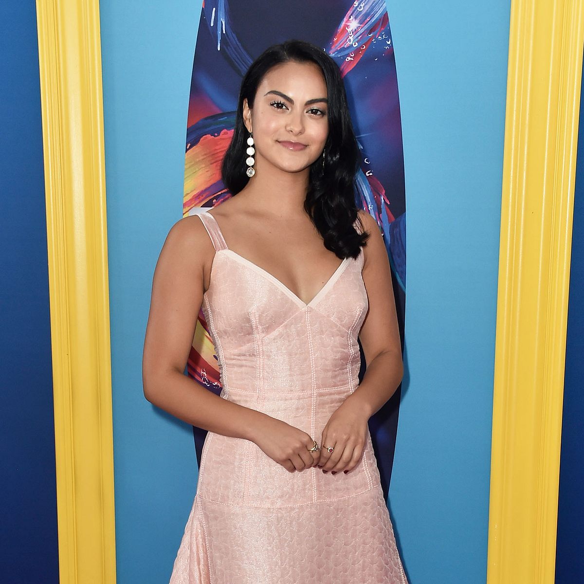 Camila Mendes begeistert ihre Fans mit einem Musik-Video, in dem sie mitspielt!