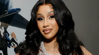 Cardi B hat mehr als acht Tattoos auf ihrem Körper verewigt. - Foto: Frazer Harrison / Staff / Getty Images