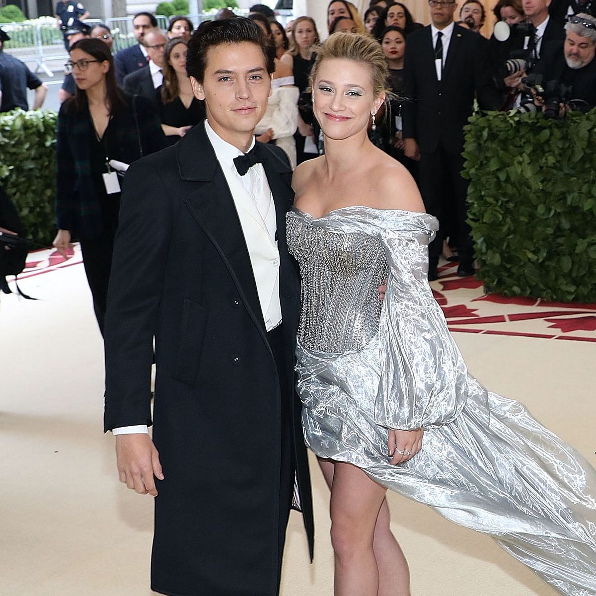 Cole Sprouse setzt Lili Reinhart vor die Tür!