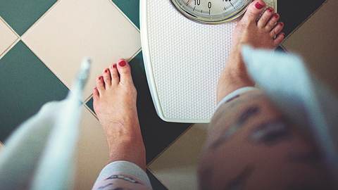 Corona BMI Gewicht Jüngere - Foto: Rike_ / iStockPhoto