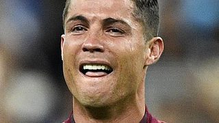 Cristiano Ronaldo: Kuschelfoto nach Baby-Schock - Foto: MARTIN BUREAU / gettyimages
