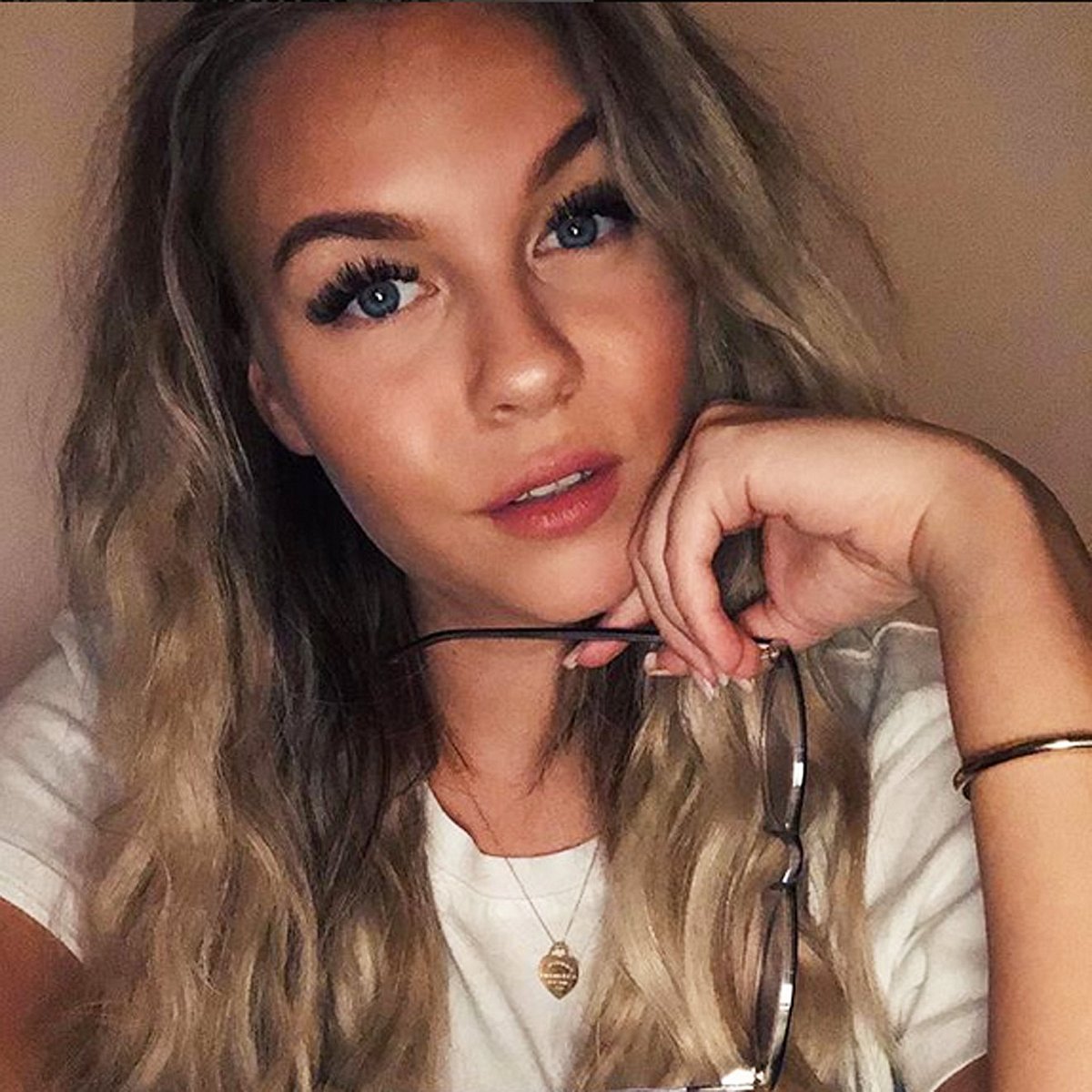 Dagi Bee hat 5,4 Millionen Abonnenten auf Instagram.