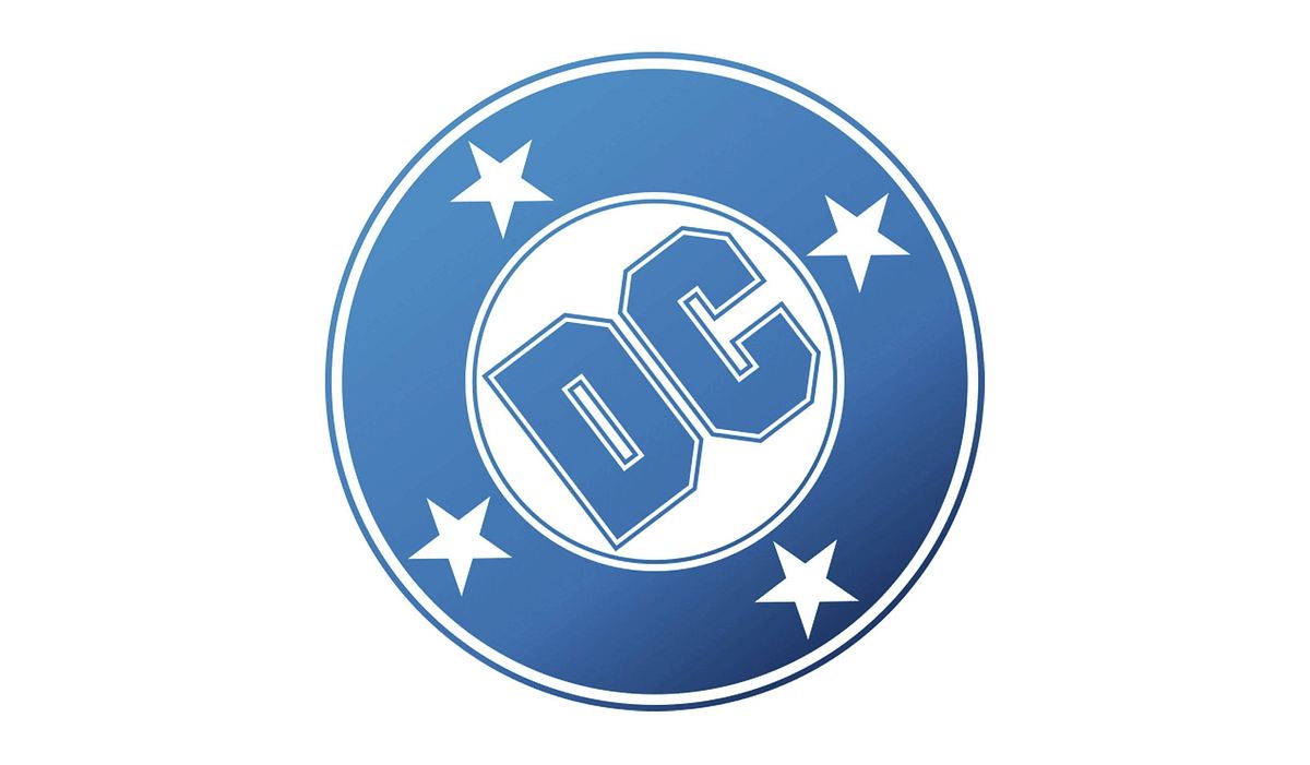 Man sieht das Logo von „DC Studios“ bestehend aus einem blauen Kreis mit vier Sternen und dem Schriftzug DC in der Mitte.