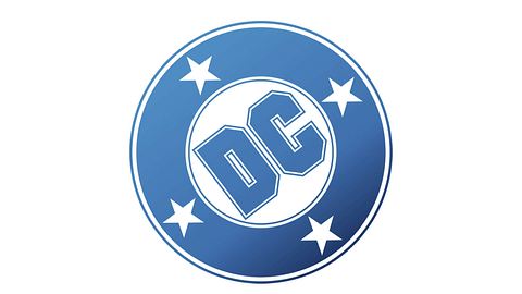 Man sieht das Logo von „DC Studios“ bestehend aus einem blauen Kreis mit vier Sternen und dem Schriftzug DC in der Mitte. - Foto: IMAGO / imagebroker
