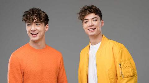 Dein Zwilling: Diese Seite findet jemanden, der genauso aussieht, wie du! - Foto: Warner Music