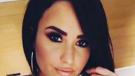 Demi Lovato hat eine neue Frisur - Foto: Instagram/@cesar4styles