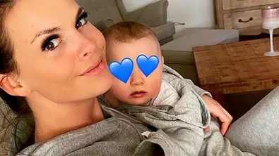 Der kleine Sohn von Denise Kappès kam im September 2018 zur Welt - Foto: Instagram/denise_temlitz_official