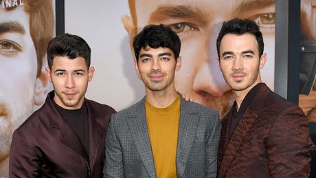 Erfahre hier den wahren Grund für die Jonas Brothers Trennung 2013 ... - Foto: Kevin Winter/Getty Images