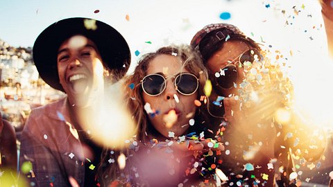 Die besten Partyspiele - Foto: wundervisuals/iStockphotos