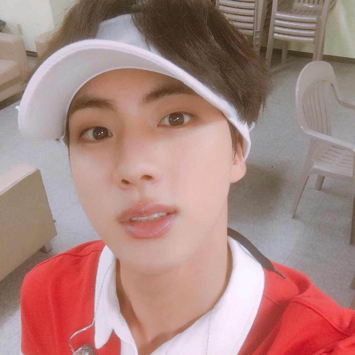 Die coolsten Haar-Styles von BTS Jin