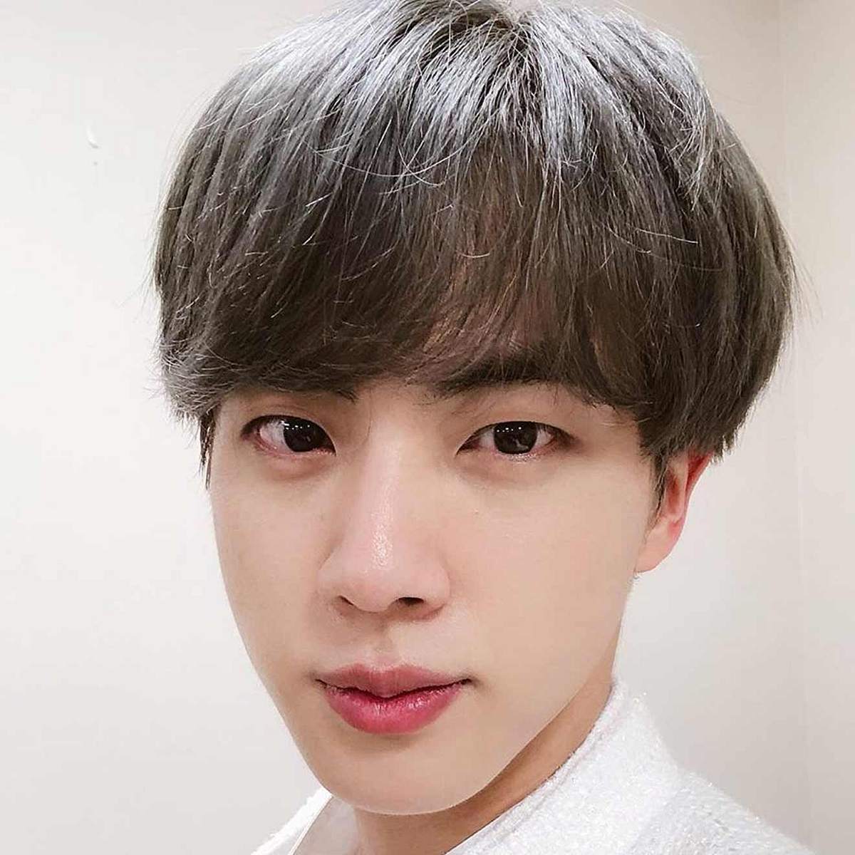 Die coolsten Haar-Styles von BTS Jin