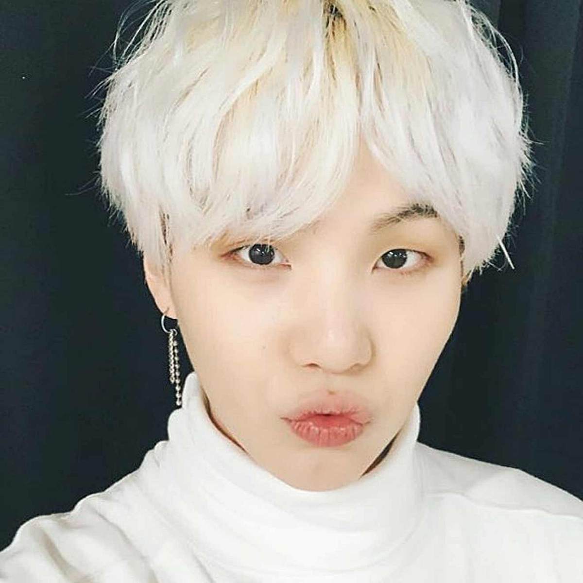 Die coolsten Haar-Styles von BTS Suga