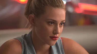 Schlimme Aktionen von Serien-Hauptfiguren: Betty Cooper in “Riverdale” - Foto: IMAGO / Everett Collection
