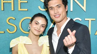 Die süßesten Real-Life-Serien-Paare Camila Mendes und Charles Melton.jpg