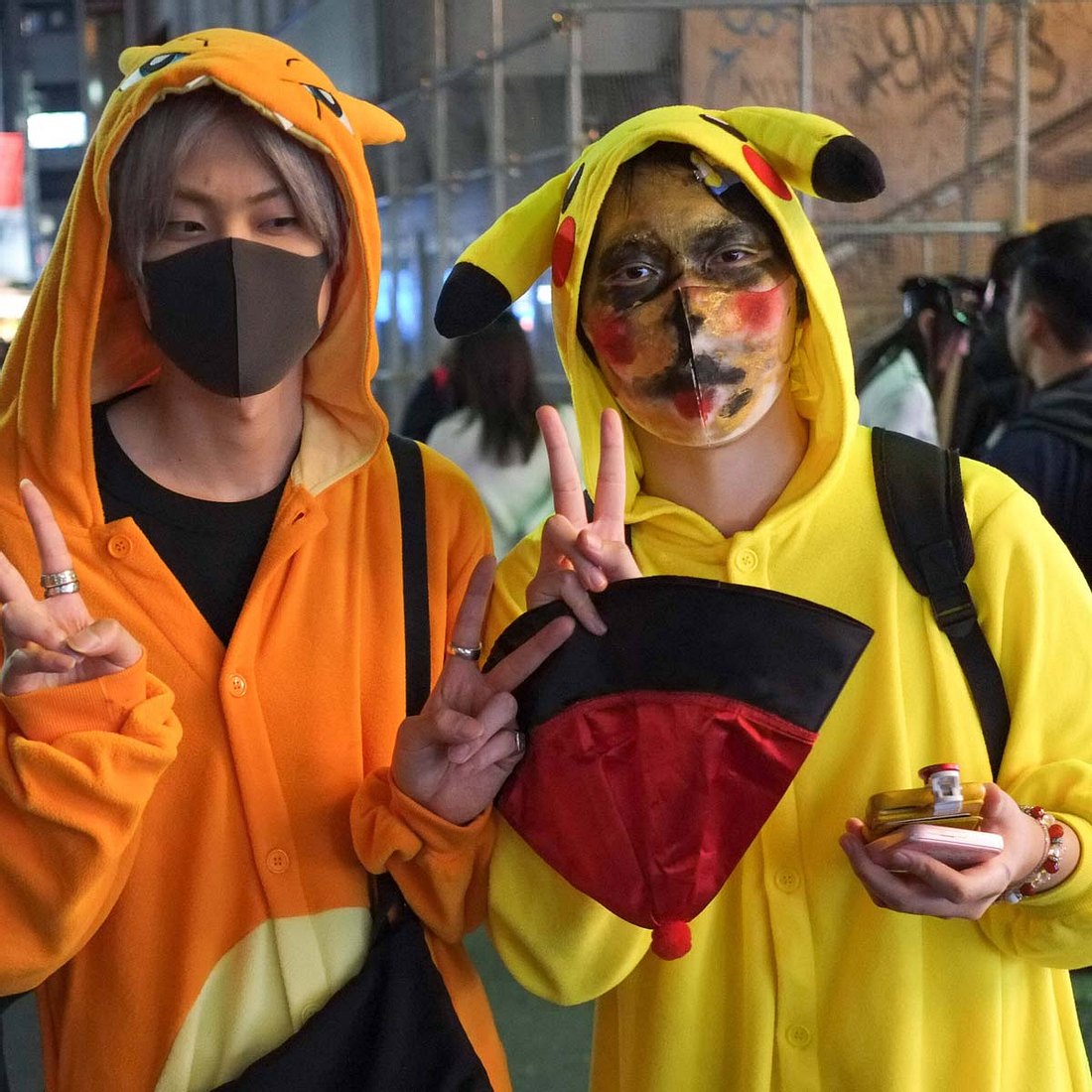 Die witzigsten & coolsten Cosplays: Corona-Pikachu