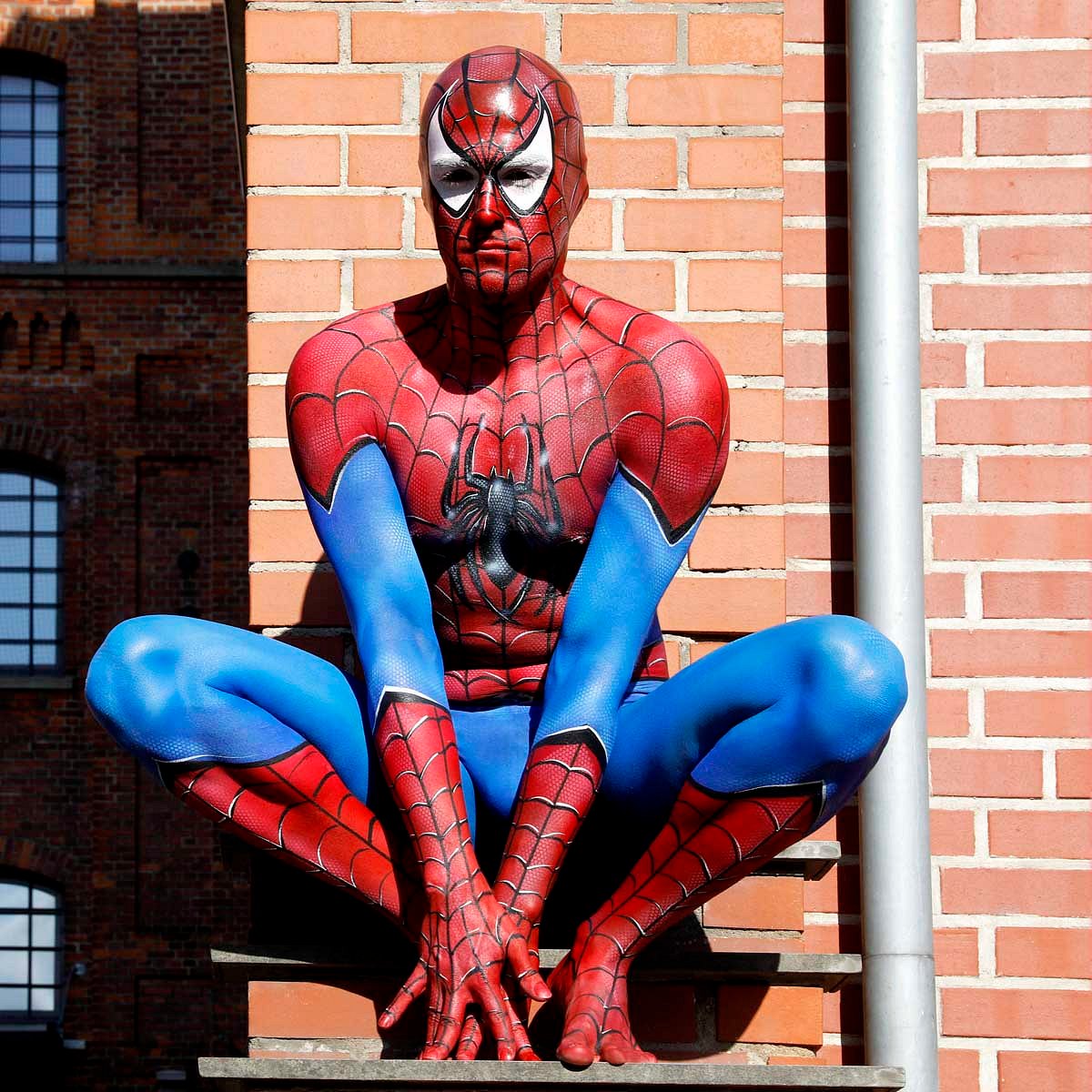 Die witzigsten & coolsten Cosplays: Nackedei-Spider-Man